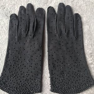 BLACK VINTAGE GLOVES SIZE small with black beads